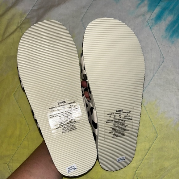 🤍🐾🖤NWOT Aerie SLIDES - Picture 2 of 2